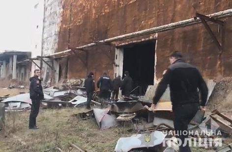 В Лиманке пожилой мужчина упал с высоты Фото № 0 В Лиманке пожилой мужчина упал с высоты Фото № 0