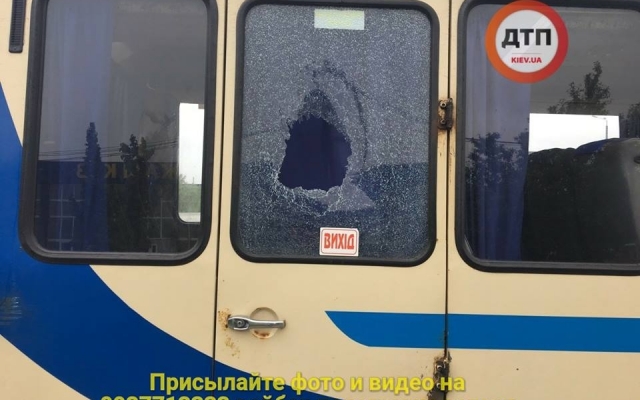 Хулиганы бросают камни в машины, проезжающие по Одесской трассе, — Соцсети (ФОТО) Фото № 1 Хулиганы бросают камни в машины, проезжающие по Одесской трассе, — Соцсети (ФОТО) Фото № 1