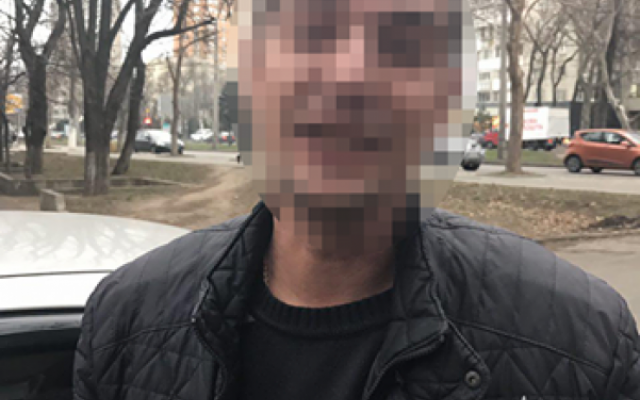На Таирово пьяный водитель угрожал жизни одесситов Фото № 1 На Таирово пьяный водитель угрожал жизни одесситов Фото № 1