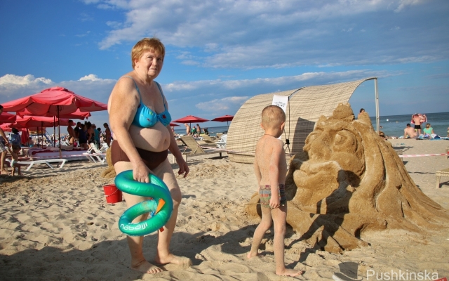 Взрослые и дети лепили из песка: в Одессе прошёл Odessa Sand Fest Фото № 6 Взрослые и дети лепили из песка: в Одессе прошёл Odessa Sand Fest Фото № 6