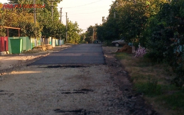 В Затишанской громаде асфальтируют дорогу Фото № 1 В Затишанской громаде асфальтируют дорогу Фото № 1