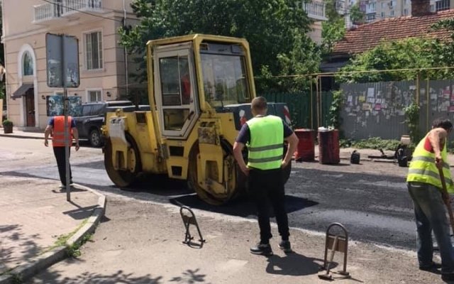 На Тенистой проходит укладка асфальта (ФОТО, ВИДЕО) Фото № 2 На Тенистой проходит укладка асфальта (ФОТО, ВИДЕО) Фото № 2