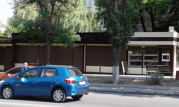 На улице Академика Вильямса под сенью ночи выростают МАФы Фото № 1 На улице Академика Вильямса под сенью ночи выростают МАФы Фото № 1