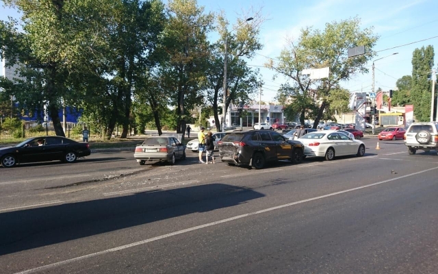 Николаевское шоссе было заблокировано из-за ДТП Фото № 0 Николаевское шоссе было заблокировано из-за ДТП Фото № 0