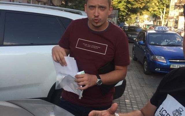Одесский активист сдал в полицию карету с лошадьми (ФОТО) Фото № 4 Одесский активист сдал в полицию карету с лошадьми (ФОТО) Фото № 4