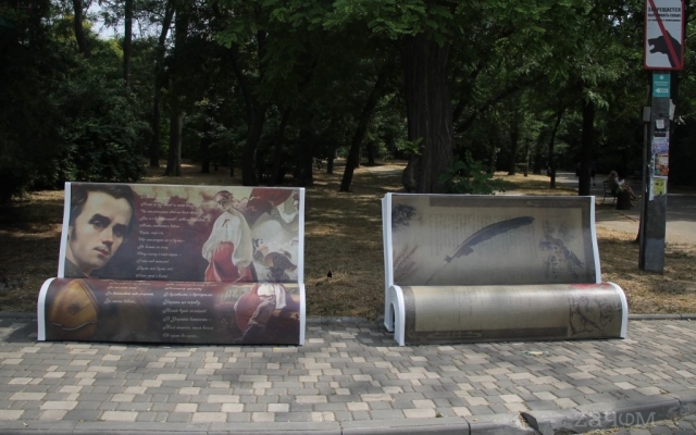 В парке Шевченко установили скамейки со стихами поэта (ФОТО) Фото № 0 В парке Шевченко установили скамейки со стихами поэта (ФОТО) Фото № 0