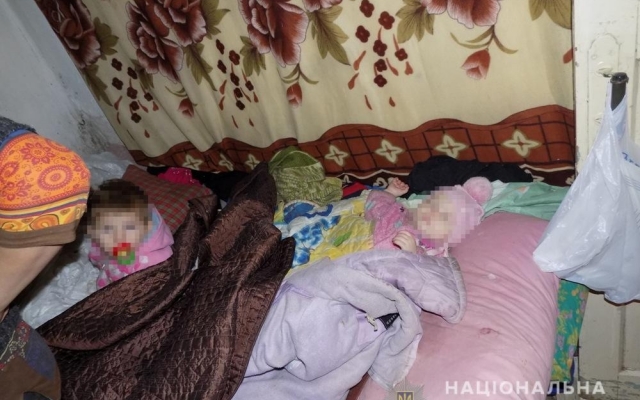В Одесской области женщина отказывалась менять ужасные условия проживания своих детей Фото № 0 В Одесской области женщина отказывалась менять ужасные условия проживания своих детей Фото № 0