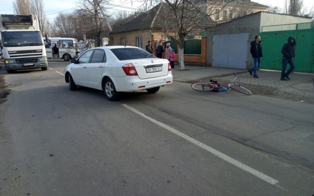 В Измаиле автомобиль совершил наезд на женщину-велосипедиста(Фото) Фото № 0 В Измаиле автомобиль совершил наезд на женщину-велосипедиста(Фото) Фото № 0
