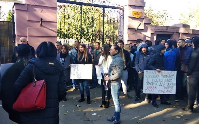 Под консульством Грузии проходит акция протеста (ФОТО) Фото № 8 Под консульством Грузии проходит акция протеста (ФОТО) Фото № 8