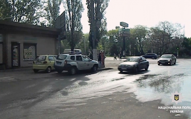 Одессит совершил ограбление, угрожая... игрушечным пистолетом (ФОТО, ВИДЕО) Фото № 4 Одессит совершил ограбление, угрожая... игрушечным пистолетом (ФОТО, ВИДЕО) Фото № 4