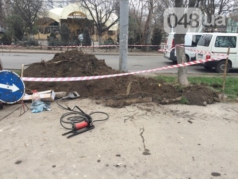 На месте аварии в Одессе застали спящих коммунальщиков (ФОТО) Фото № 3 На месте аварии в Одессе застали спящих коммунальщиков (ФОТО) Фото № 3