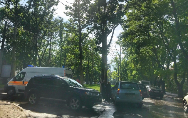 В Одессе столкнулись две иномарки (ФОТО) Фото № 2 В Одессе столкнулись две иномарки (ФОТО) Фото № 2