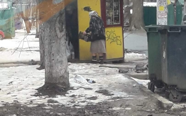 В Одессе в хлебный киоск занесли хлеб из мусорорного бака (ФОТО) Фото № 0 В Одессе в хлебный киоск занесли хлеб из мусорорного бака (ФОТО) Фото № 0