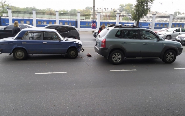 Сразу три автомобиля столкнулись у одесского Ж/Д вокзала Фото № 3 Сразу три автомобиля столкнулись у одесского Ж/Д вокзала Фото № 3