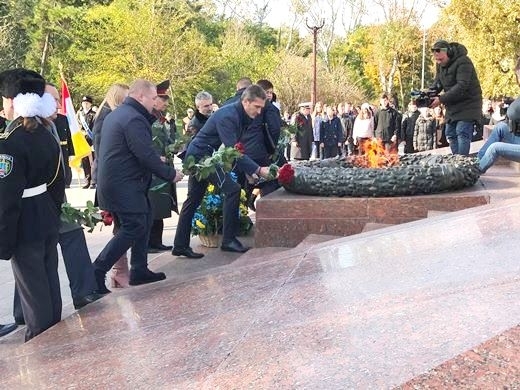 Возле Памятника Неизвестному матросу в торжественной обстановке завершилась Вахта Памяти 2017 года Фото № 1 Возле Памятника Неизвестному матросу в торжественной обстановке завершилась Вахта Памяти 2017 года Фото № 1