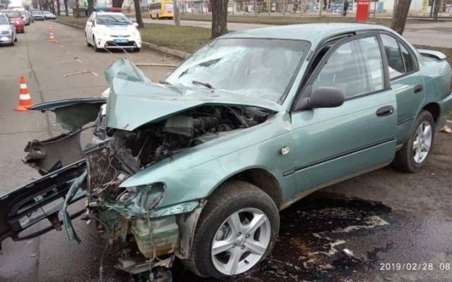 Одесса: автомобиль врезался в дерево Фото № 0 Одесса: автомобиль врезался в дерево Фото № 0