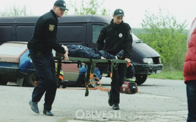 На трассе Одесса-Киев ГСЧС и полиция учились спасать пострадавших в массовом ДТП Фото № 5 На трассе Одесса-Киев ГСЧС и полиция учились спасать пострадавших в массовом ДТП Фото № 5