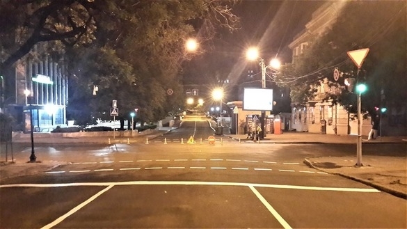 На еще одной одесской улице появились дорожные разметки с предупреждающими надписями Фото № 0 На еще одной одесской улице появились дорожные разметки с предупреждающими надписями Фото № 0
