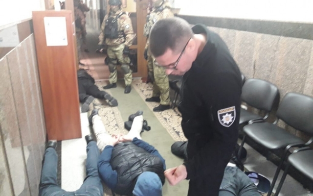 В одесский автодор ворвались неизвестные боевики (ФОТО) Фото № 5 В одесский автодор ворвались неизвестные боевики (ФОТО) Фото № 5