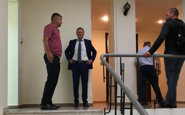Запорожан заперся в своём бывшем кабинете Фото № 0 Запорожан заперся в своём бывшем кабинете Фото № 0