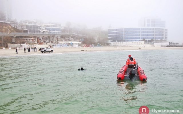 Водолазы принялись очищать дно на пляжах Одессы (ФОТО, ВИДЕО) Фото № 6 Водолазы принялись очищать дно на пляжах Одессы (ФОТО, ВИДЕО) Фото № 6