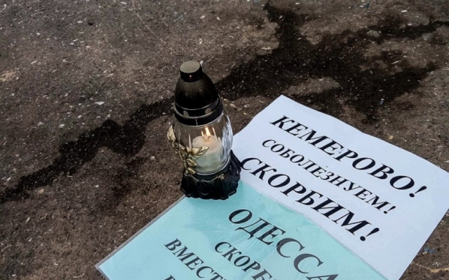 В Одессе в небо запустили белые шары в память о жертвах трагедии в Кемерово (ФОТО) Фото № 0 В Одессе в небо запустили белые шары в память о жертвах трагедии в Кемерово (ФОТО) Фото № 0