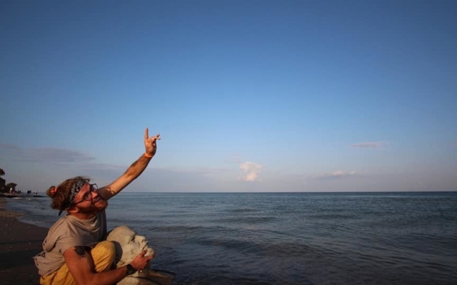 Вождя пролетариата под Одессой сводили на море и на йогу (ФОТО) Фото № 8 Вождя пролетариата под Одессой сводили на море и на йогу (ФОТО) Фото № 8