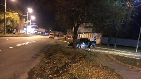 Ночью на улице Черноморского казачества произошло ДТП: водитель скрылся Фото № 0 Ночью на улице Черноморского казачества произошло ДТП: водитель скрылся Фото № 0