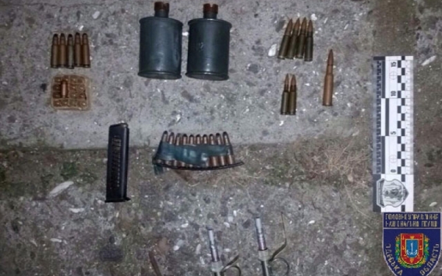 Опасная находка: две коробки с боеприпасами неизвестные выбросили в альфатер Фото № 2 Опасная находка: две коробки с боеприпасами неизвестные выбросили в альфатер Фото № 2