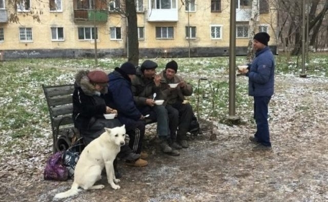 Жителей Черноморки кошмарят бездомные (ФОТО) Фото № 0 Жителей Черноморки кошмарят бездомные (ФОТО) Фото № 0