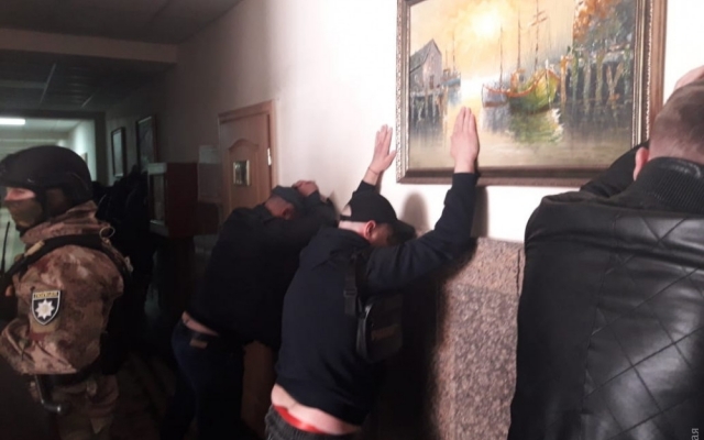 В одесский автодор ворвались неизвестные боевики (ФОТО) Фото № 1 В одесский автодор ворвались неизвестные боевики (ФОТО) Фото № 1