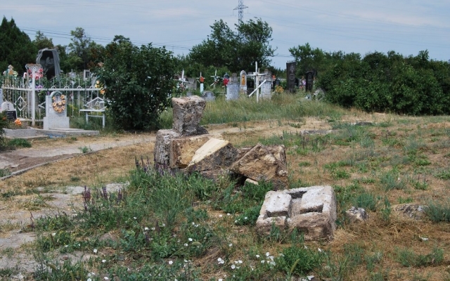 В Усатово разрушают скифский курган и древние захоронения (ФОТО) Фото № 1 В Усатово разрушают скифский курган и древние захоронения (ФОТО) Фото № 1
