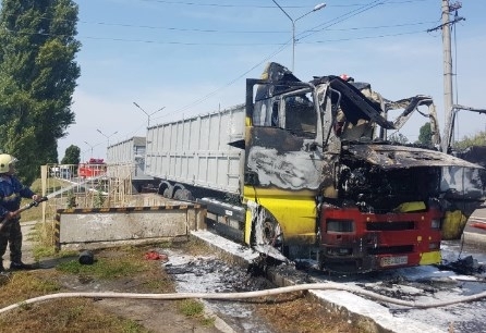 В Черноморске сгорел большегруз (ФОТО) Фото № 2 В Черноморске сгорел большегруз (ФОТО) Фото № 2