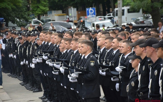 Ряды одесской полиции пополнили 177 выпускников университета внутренних дел (ФОТО) Фото № 4 Ряды одесской полиции пополнили 177 выпускников университета внутренних дел (ФОТО) Фото № 4