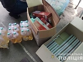 Склад нелегальных сигарет и алкоголя обнаружили на рынке в Болграде Фото № 0 Склад нелегальных сигарет и алкоголя обнаружили на рынке в Болграде Фото № 0