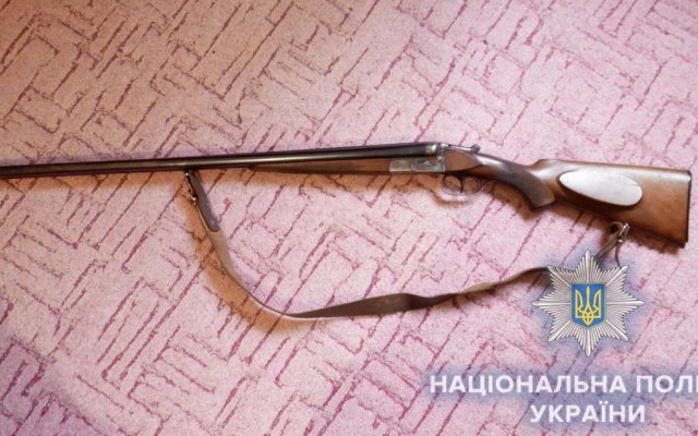 Одесские полицейские разоружают не только мужчин Фото № 1 Одесские полицейские разоружают не только мужчин Фото № 1