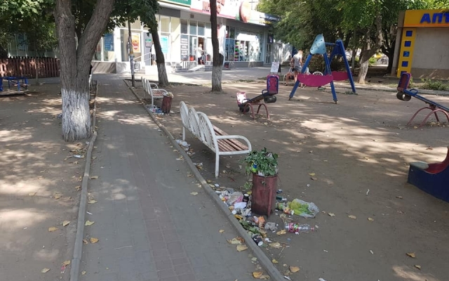 Одеситы превратили детскую площадку в свалку (ФОТО) Фото № 0 Одеситы превратили детскую площадку в свалку (ФОТО) Фото № 0