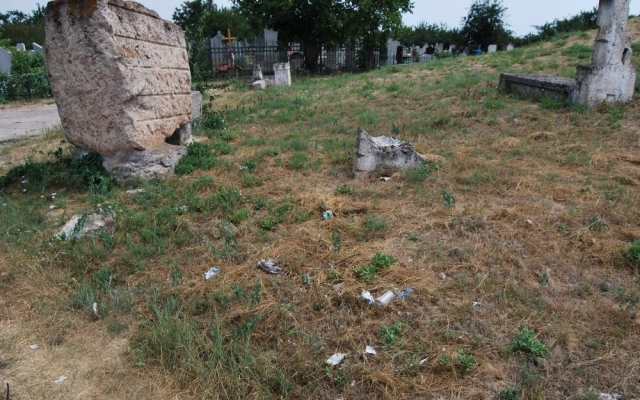 В Усатово разрушают скифский курган и древние захоронения (ФОТО) Фото № 3 В Усатово разрушают скифский курган и древние захоронения (ФОТО) Фото № 3