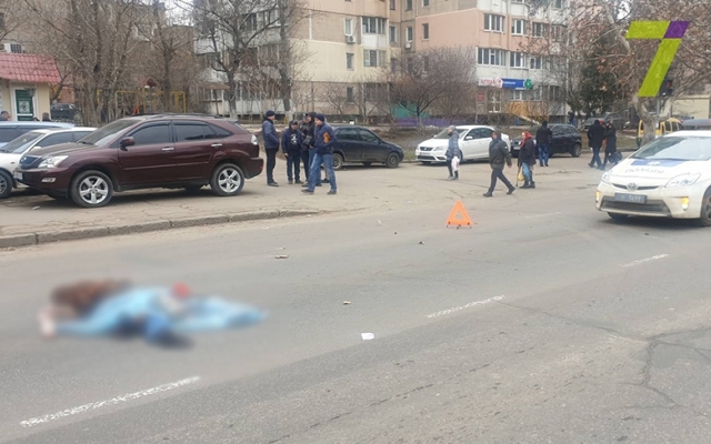 На Балковской под колёсами автомобиля погиб пешеход (ФОТО) Фото № 3 На Балковской под колёсами автомобиля погиб пешеход (ФОТО) Фото № 3