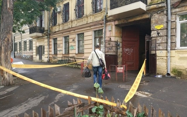 В центре города чуть не взорвался дом Фото № 3 В центре города чуть не взорвался дом Фото № 3