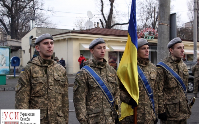 Сегодня одесситы вспоминают жертв Голодомора и несут цветы к памятнику трагедии Фото № 8 Сегодня одесситы вспоминают жертв Голодомора и несут цветы к памятнику трагедии Фото № 8
