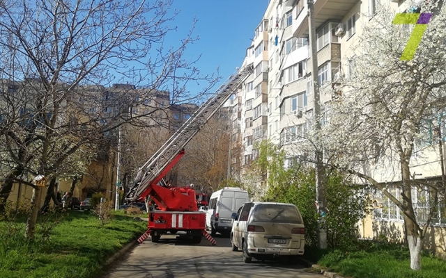 В Одессе с окна многоэтажки выпала пожилая женщина (ФОТО) Фото № 2 В Одессе с окна многоэтажки выпала пожилая женщина (ФОТО) Фото № 2