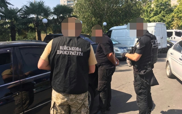 Черноморск: участковый офицер попался на взятке (ФОТО) Фото № 2 Черноморск: участковый офицер попался на взятке (ФОТО) Фото № 2