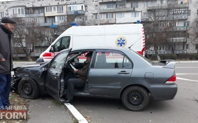 В Измаиле легковушка протаранила автомобиль полиции охраны (ФОТО) Фото № 2 В Измаиле легковушка протаранила автомобиль полиции охраны (ФОТО) Фото № 2