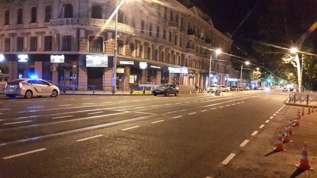 Одесса: коммунальщики нанесли разметку на ряд дорог Фото № 3 Одесса: коммунальщики нанесли разметку на ряд дорог Фото № 3