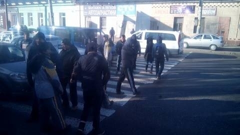 К сведению водителей: протест продолжается - перекрыты Николаевская дорога и Черноморского казачества Фото № 0 К сведению водителей: протест продолжается - перекрыты Николаевская дорога и Черноморского казачества Фото № 0