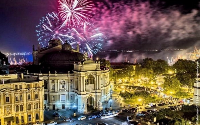 Фейерверк на День города обошелся недешево Фото № 0 Фейерверк на День города обошелся недешево Фото № 0