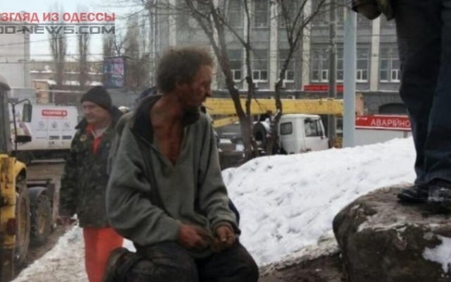 Одессит упал в шахту теплотрассы Фото № 1 Одессит упал в шахту теплотрассы Фото № 1