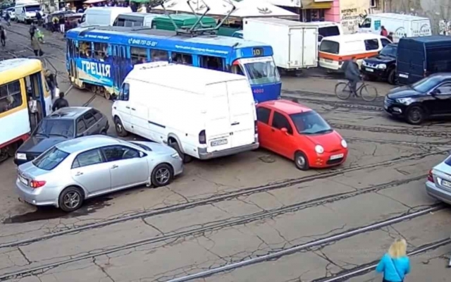 Звезду авто-курьёза возле Привоза оштрафовал (ВИДЕО) Фото № 0 Звезду авто-курьёза возле Привоза оштрафовал (ВИДЕО) Фото № 0