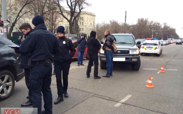 В Одессе на взятке задержали полицейского и общественника Фото № 0 В Одессе на взятке задержали полицейского и общественника Фото № 0
